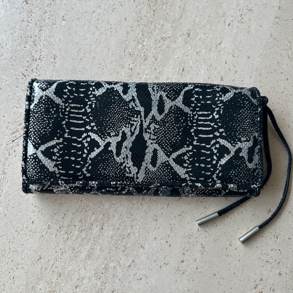Chic Black and silver snakeskin print leather Wallet or clutch